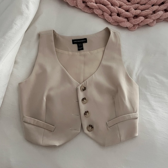 Beige top - Picture 1 of 2